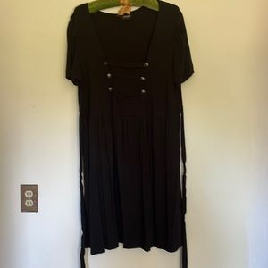 Size 2x dress, cute neck line,lots stretch, very comfy.